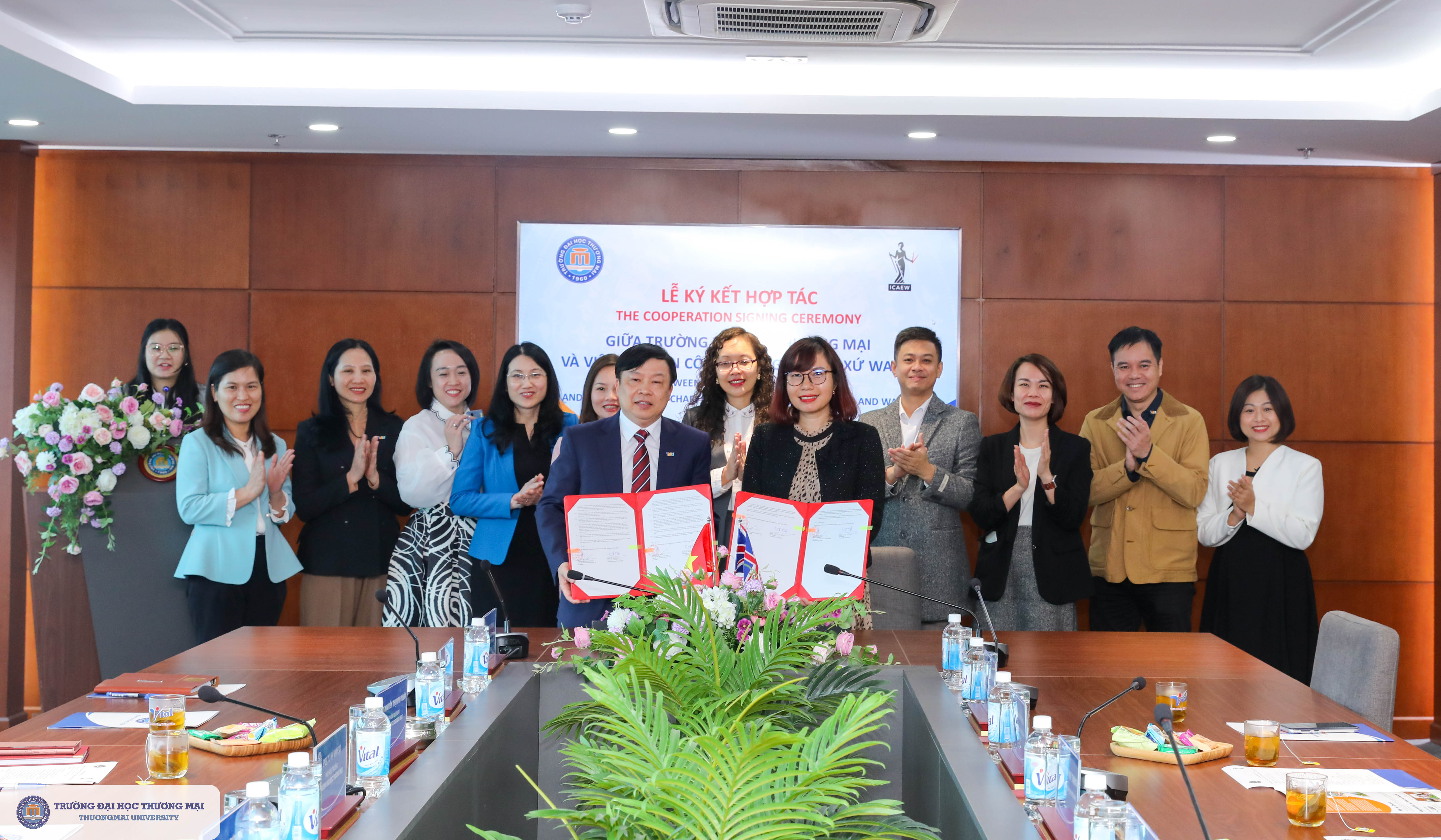 Lễ ký kết Biên bản ghi nhớ giữa Trường Đại học Thương mại và Viện kế toán Công chứng Anh và xứ Wales