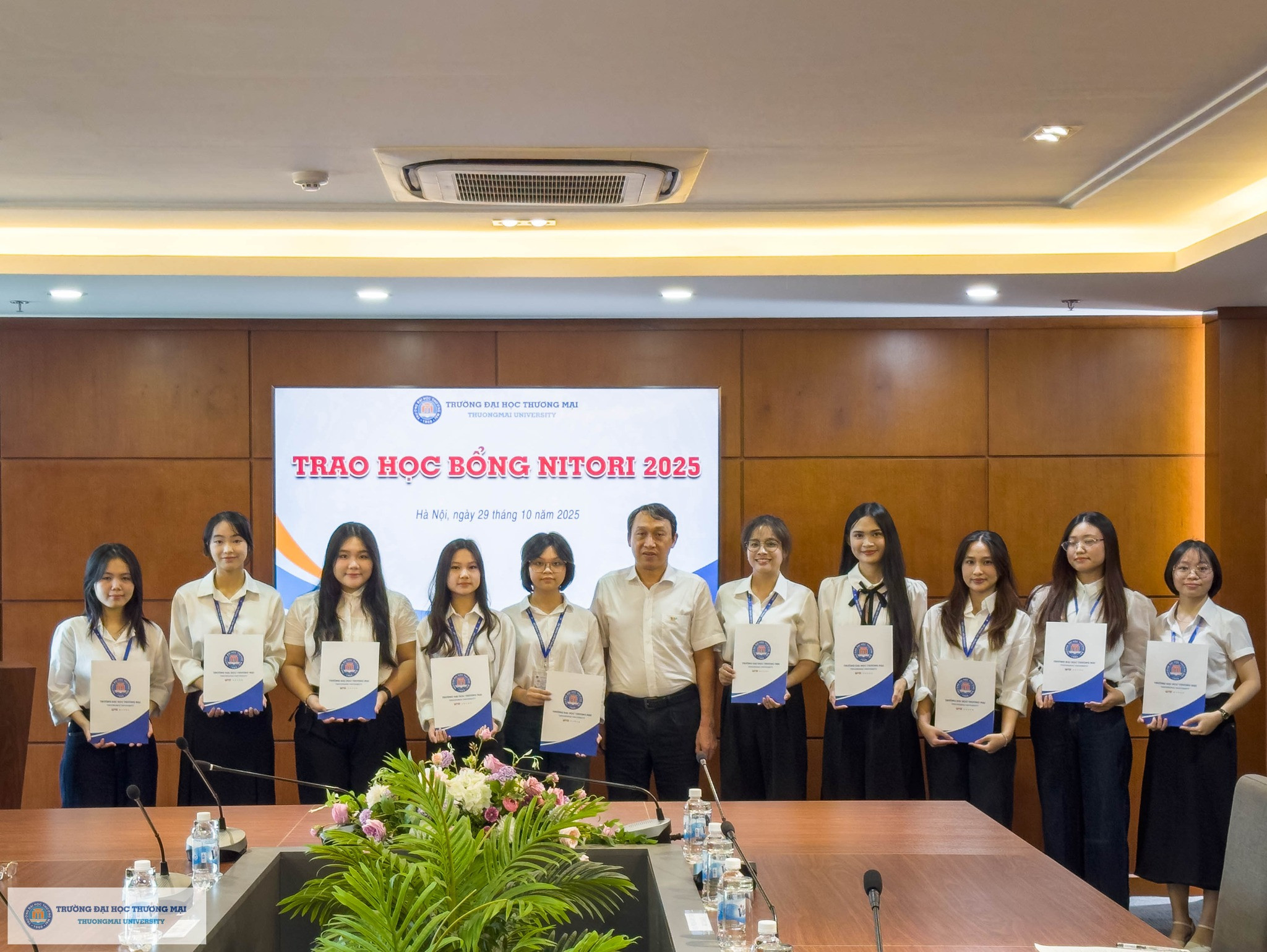 SINH VIÊN KHOA KINH TẾ NHẬN HỌC BỔNG NITORI 2025