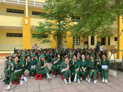KHOA TIẾNG ANH THĂM VÀ ĐỘNG VIÊN SINH VIÊN K61N HỌC GIÁO DỤC QUỐC PHÒNG TẠI XUÂN HÒA