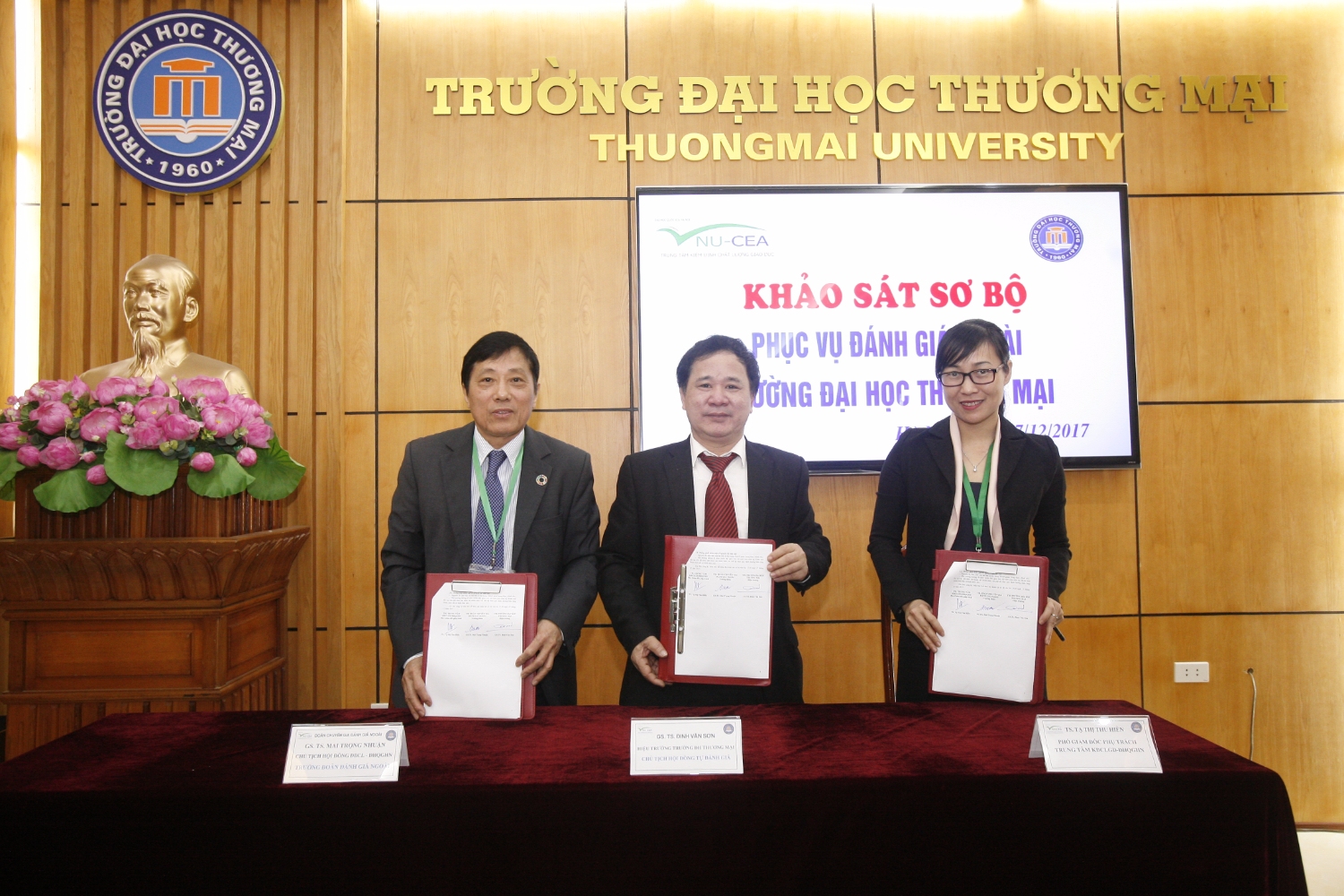 Đoàn chuyên gia đánh giá ngoài khảo sát sơ bộ tại Trường Đại học Thương mại