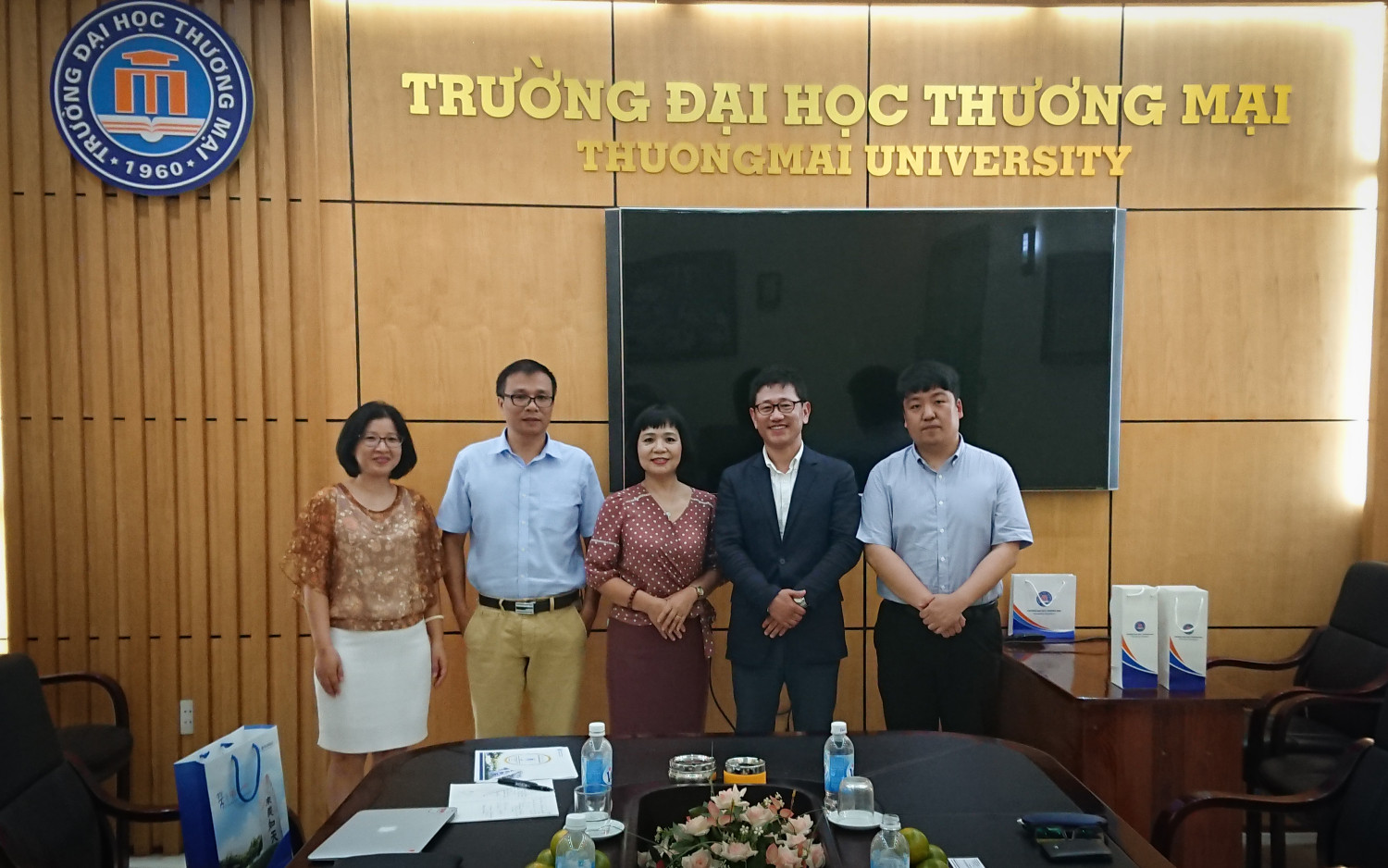 Trường Đại học Thương mại tiếp và làm việc với Trường Đại học Dong-eui, Hàn Quốc