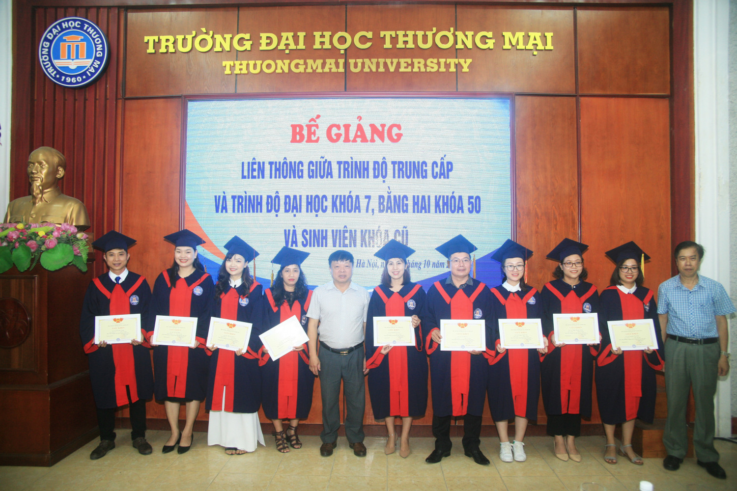 Lễ bế giảng "các lớp liên thông giữa trình độ trung cấp và trình độ Đại học khóa 7, bằng hai khóa 50 và sinh viên khóa cũ"